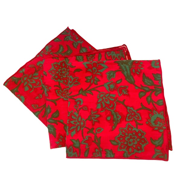 Cloth Holiday Napkins set 4 Red Holly Pattern - Picture 1 of 3